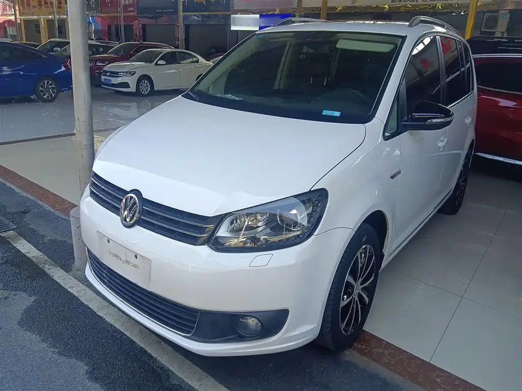VOLKSWAGEN TOURAN