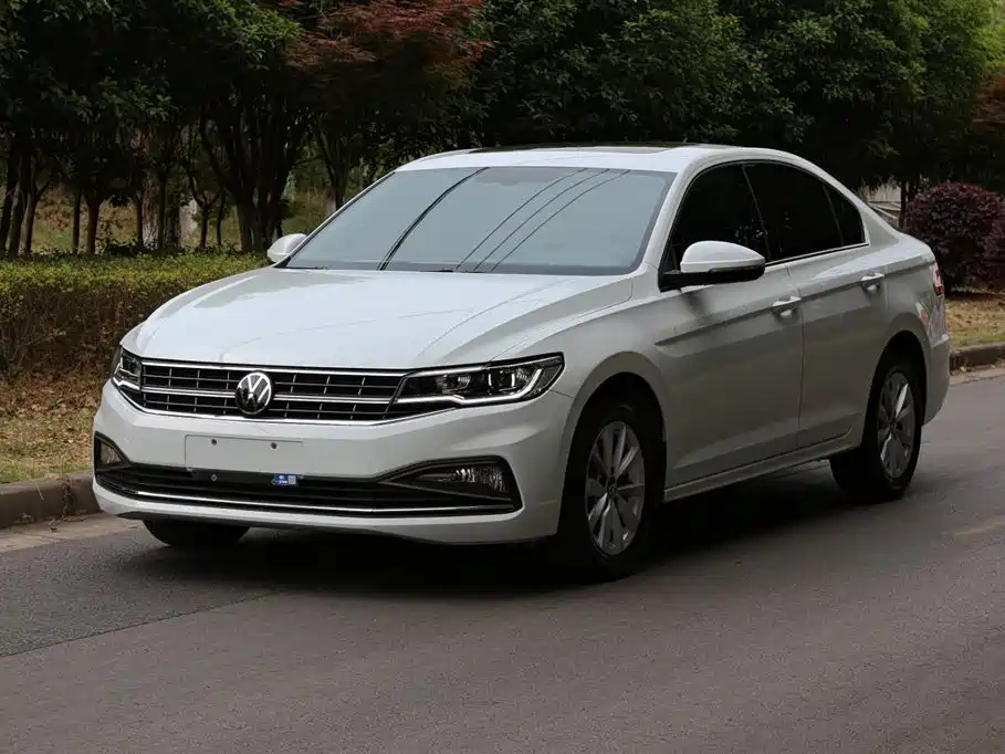 VOLKSWAGEN BORA