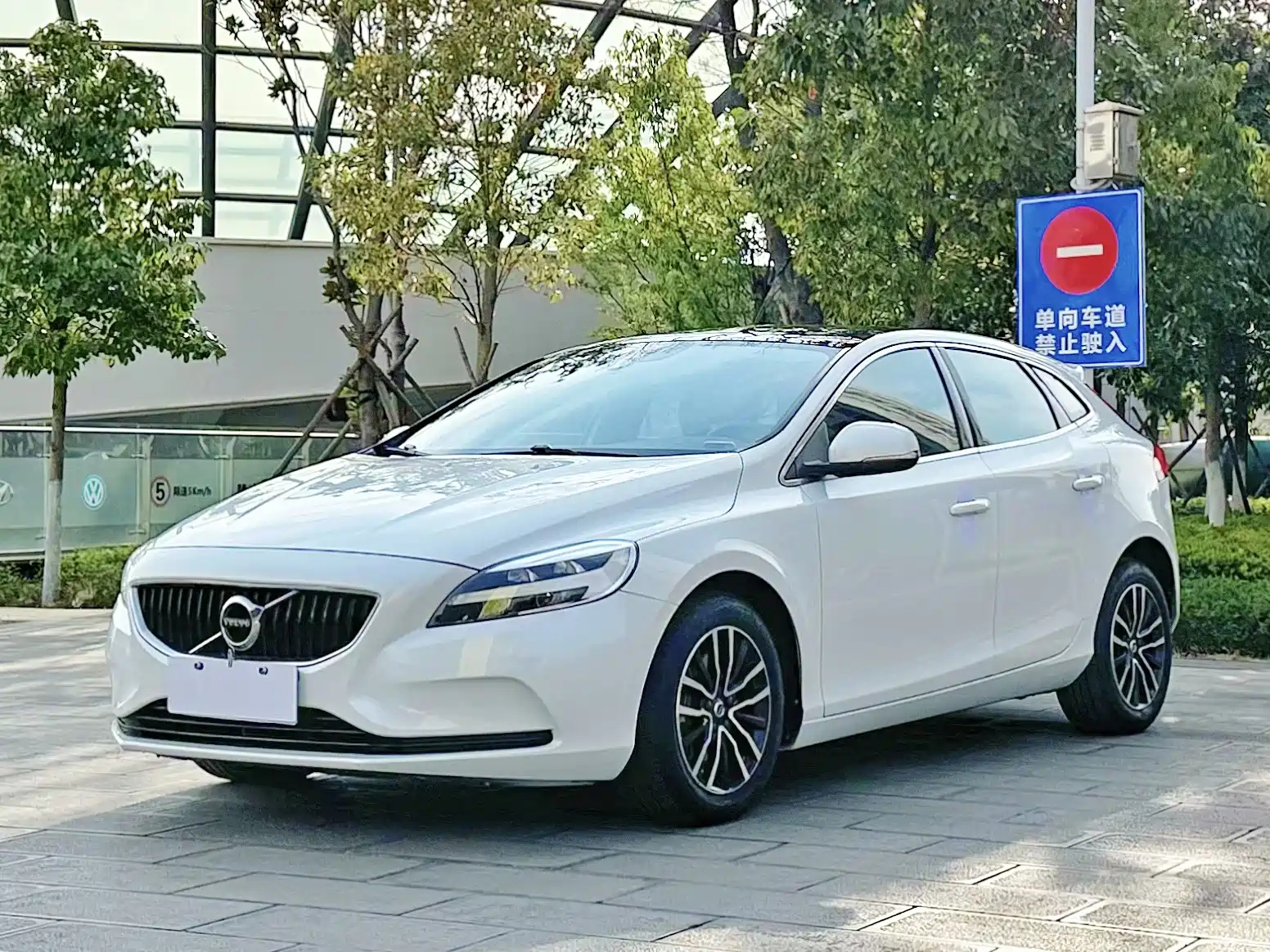 VOLVO V40