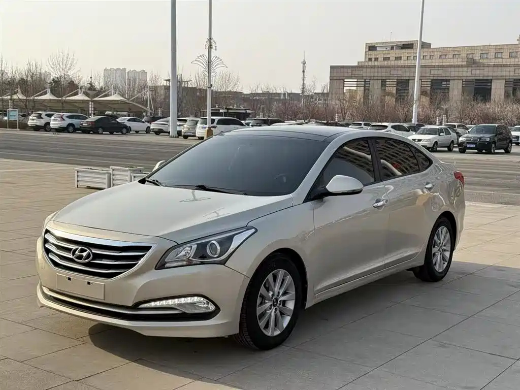 HYUNDAI MISTRA