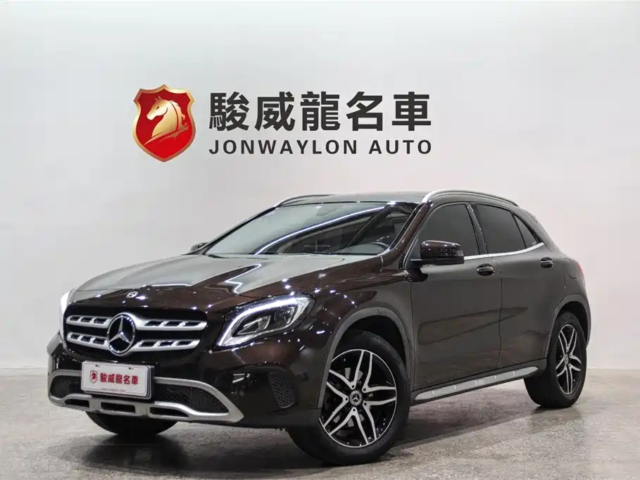 MERCEDES BENZ GLA