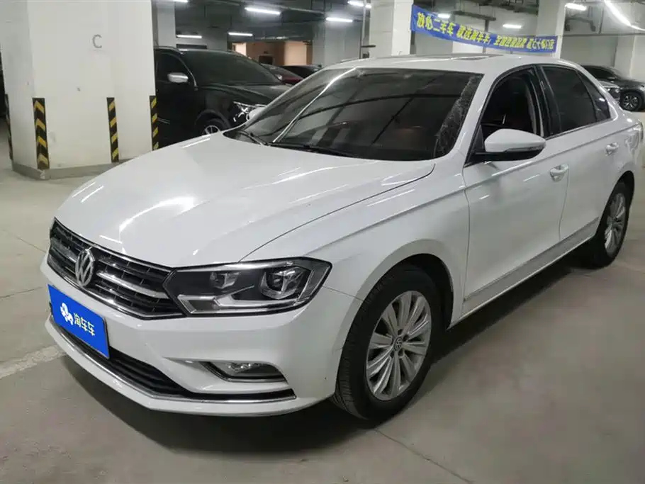 VOLKSWAGEN BORA