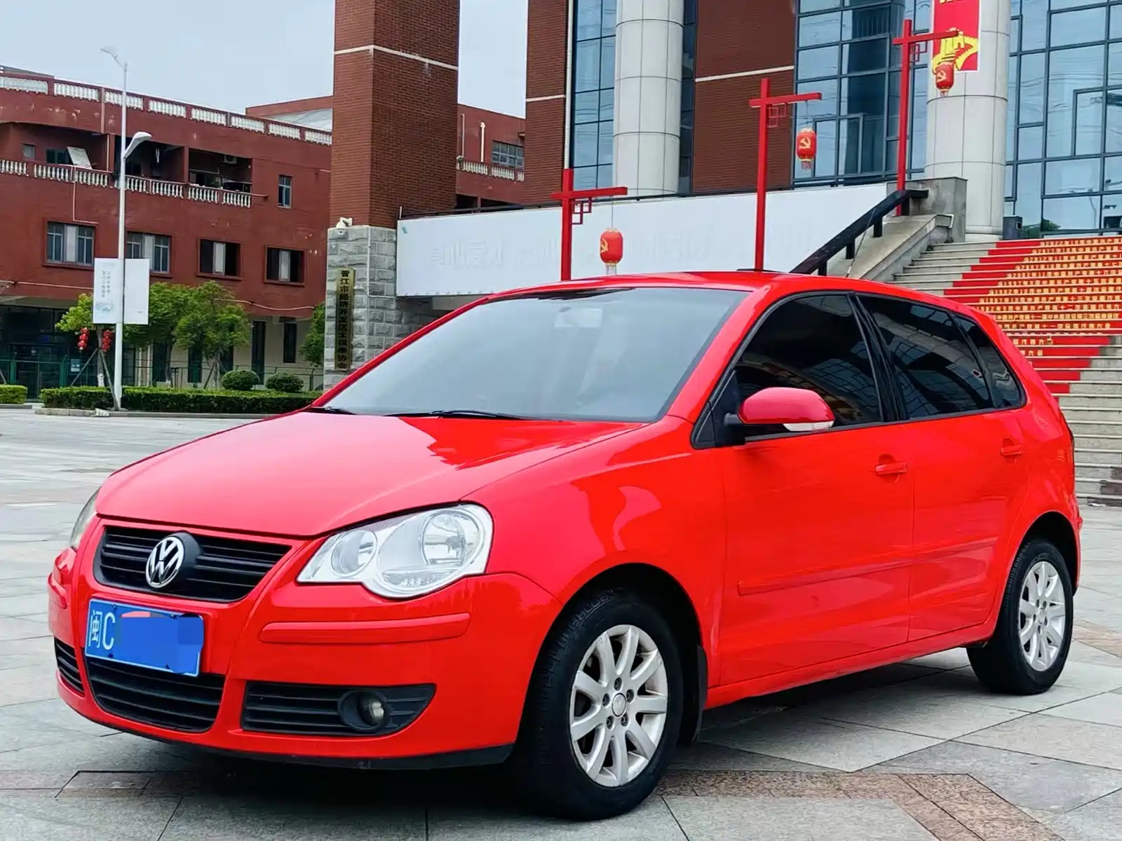VOLKSWAGEN POLO