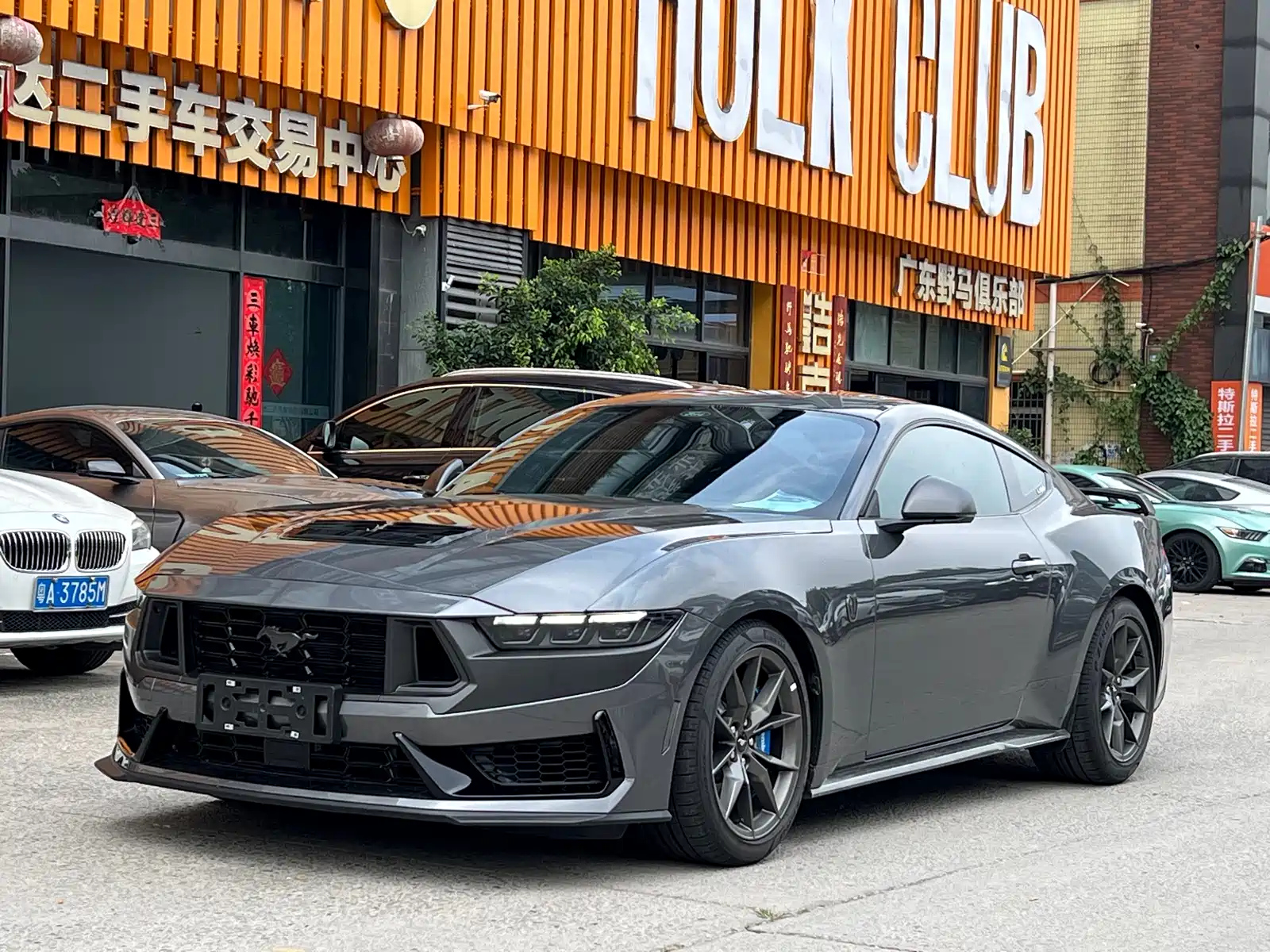 FORD MUSTANG