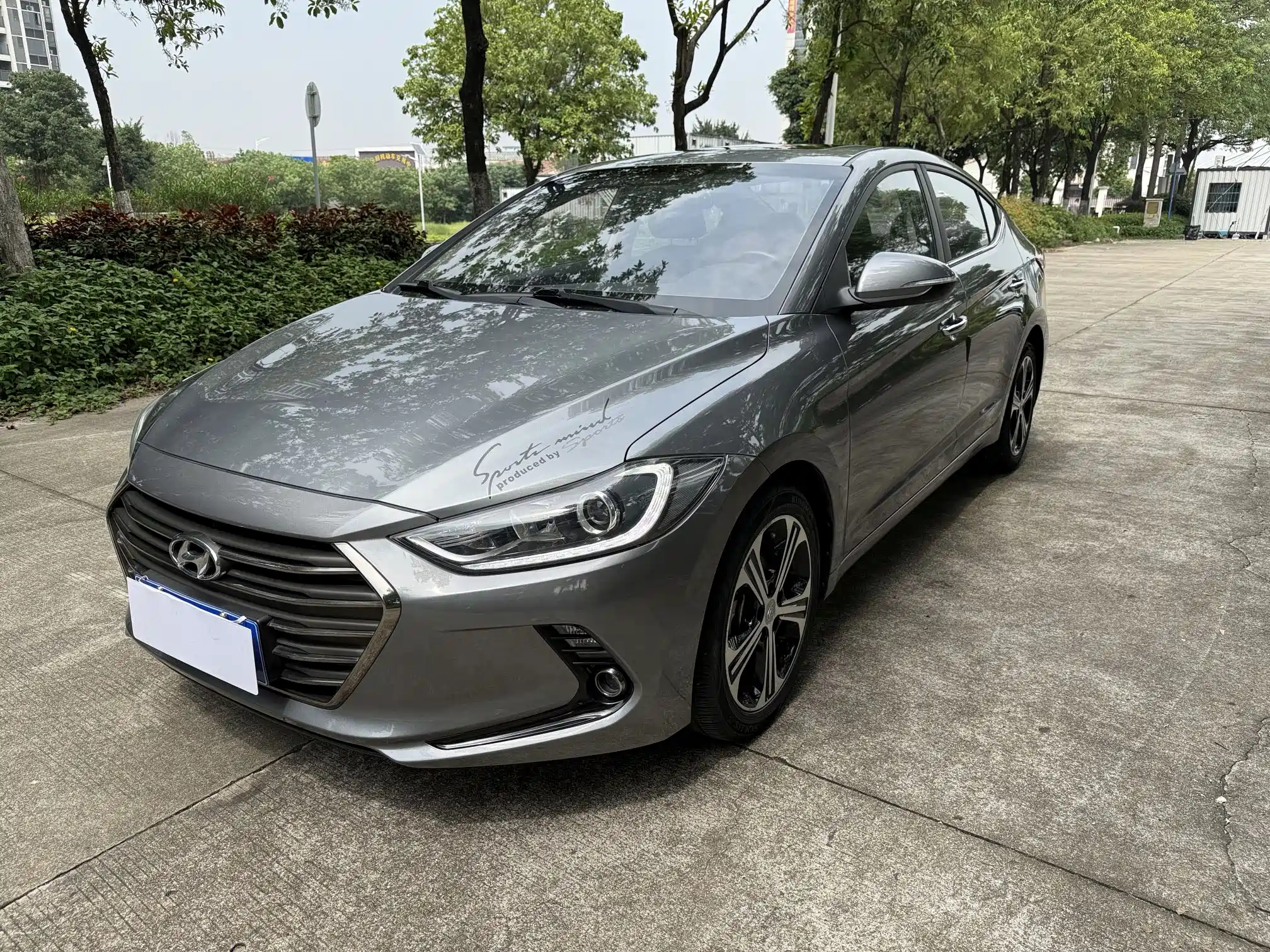 HYUNDAI ELANTRA