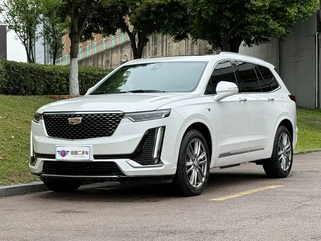 CADILLAC XT6