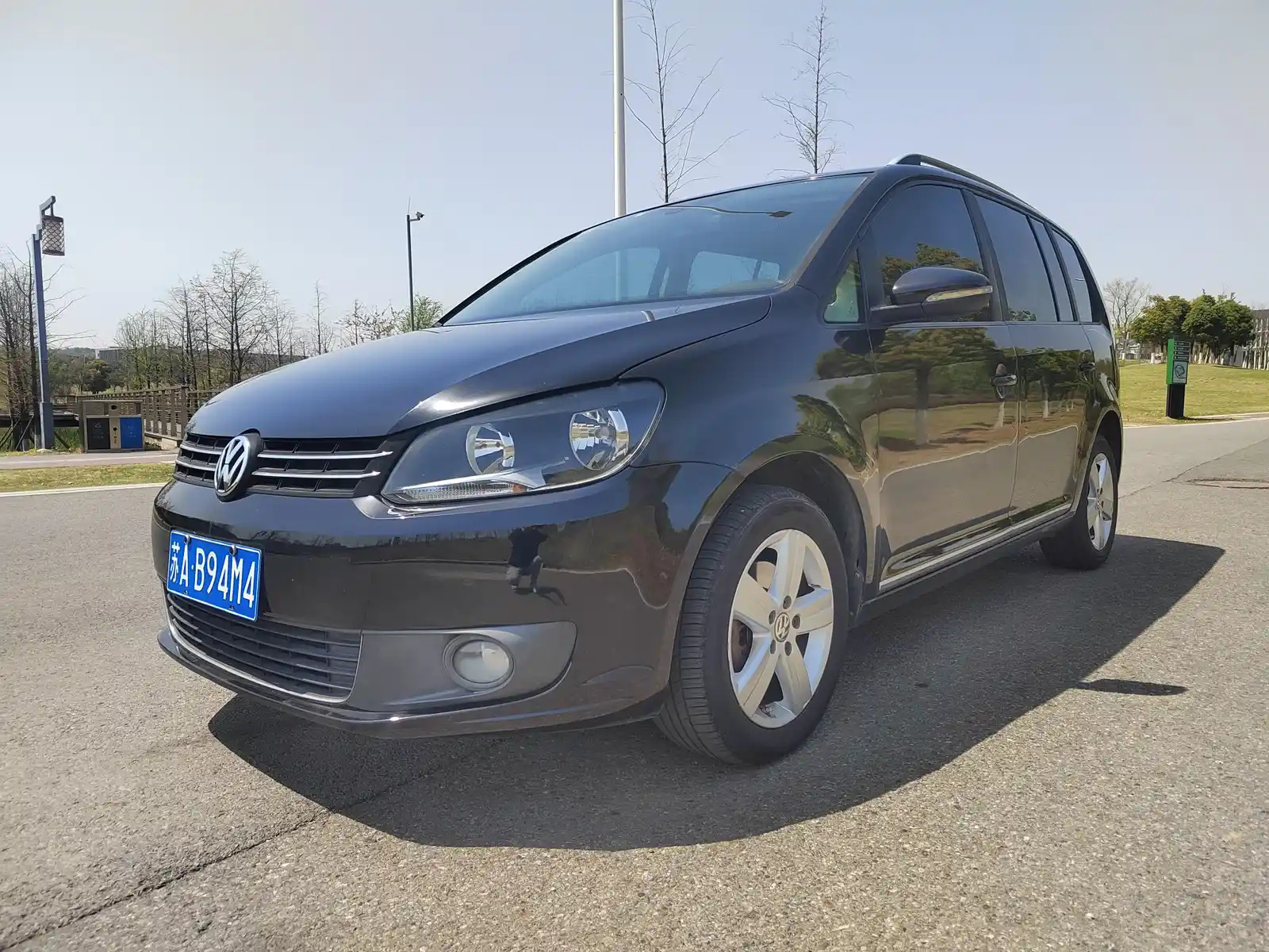 VOLKSWAGEN TOURAN
