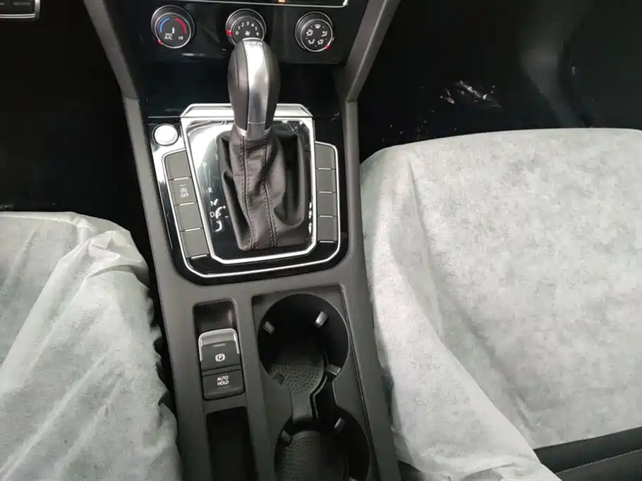 VOLKSWAGEN MAGOTAN 2023