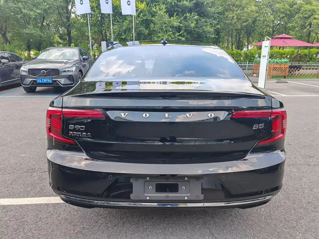 VOLVO S90 2025