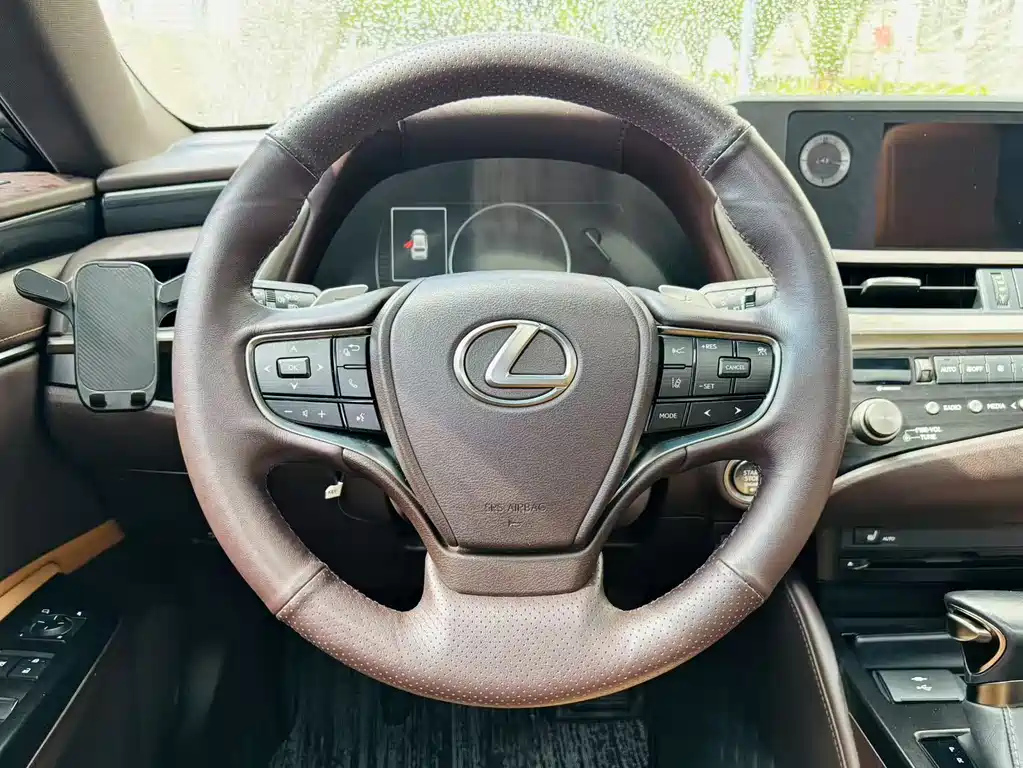 LEXUS ES 2021