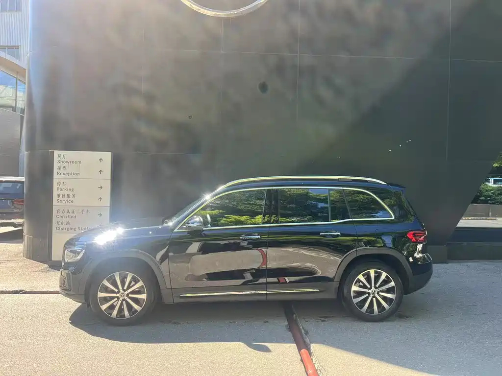 MERCEDES BENZ GLB 2024
