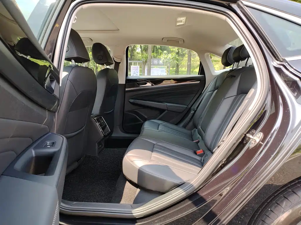 VOLKSWAGEN PASSAT 2022
