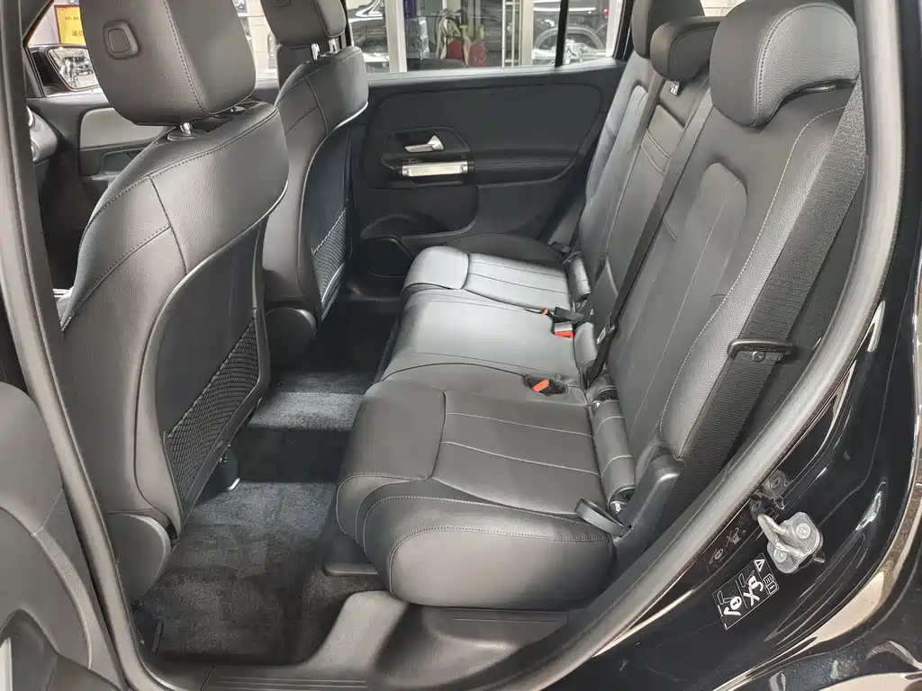 MERCEDES BENZ GLB 2024