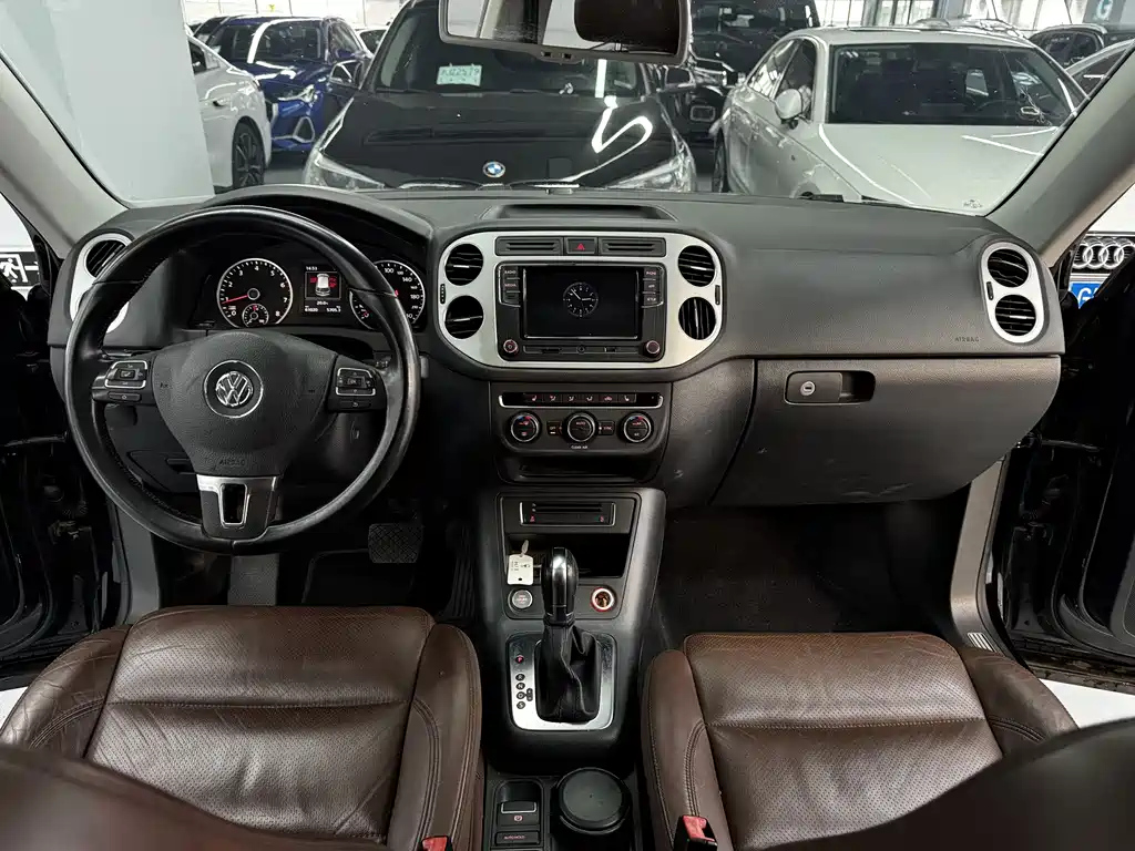 VOLKSWAGEN TIGUAN 2015