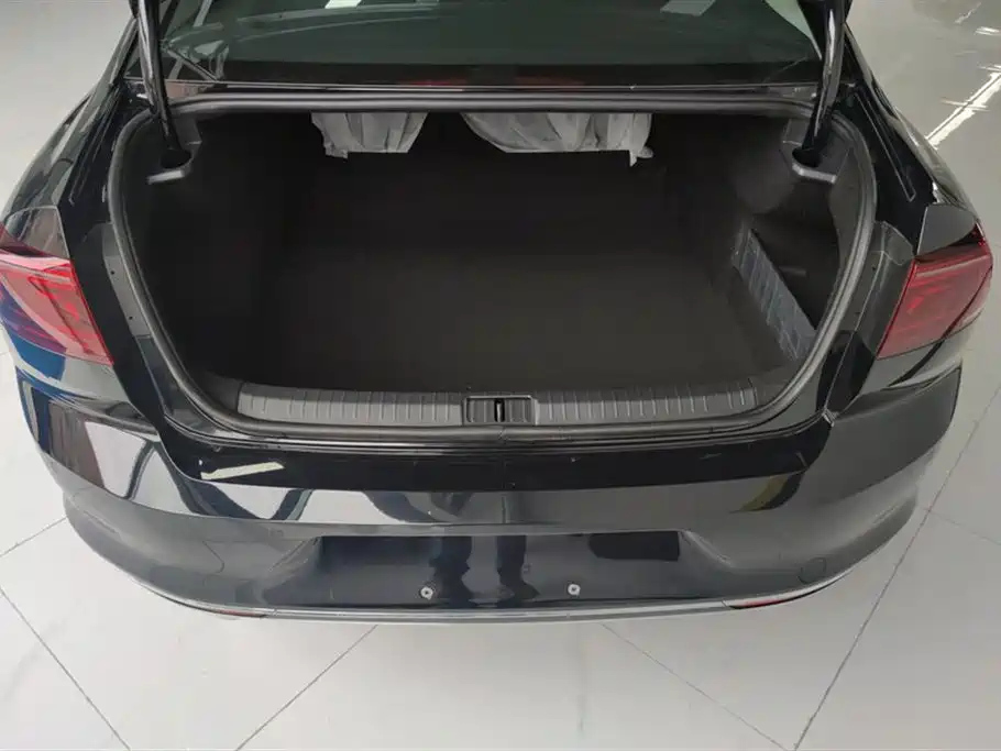 VOLKSWAGEN MAGOTAN 2023
