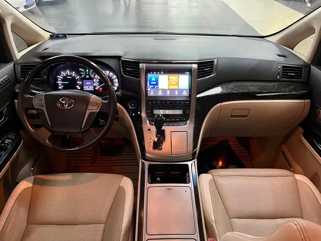 TOYOTA ALPHARD 2012