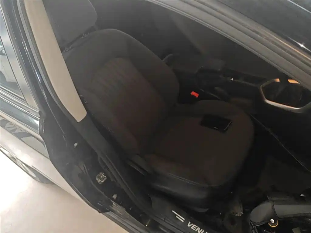 VENUCIA T70 2016