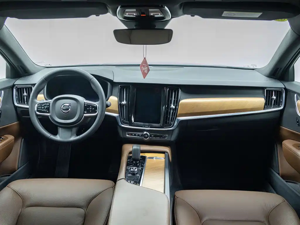 VOLVO S90 2023