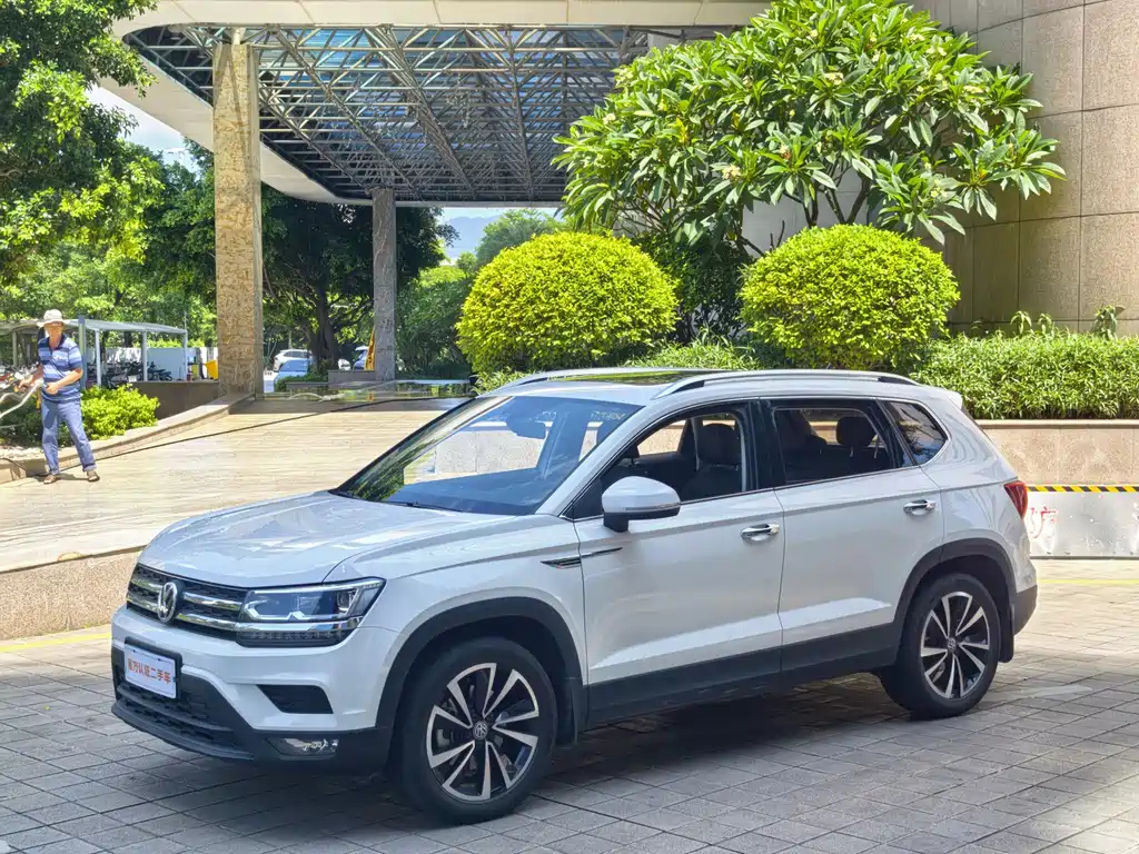 VOLKSWAGEN THARU 2020