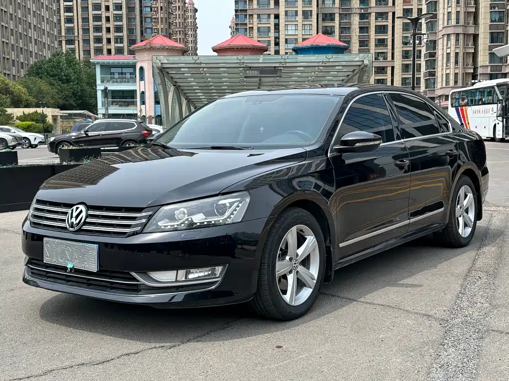VOLKSWAGEN PASSAT 2013