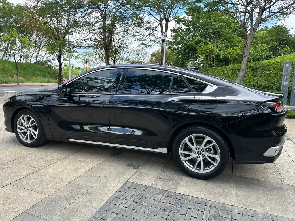 FORD MONDEO 2022