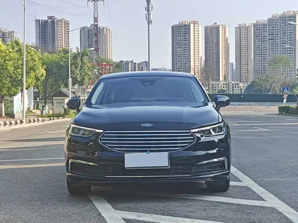 FORD TAURUS 2019