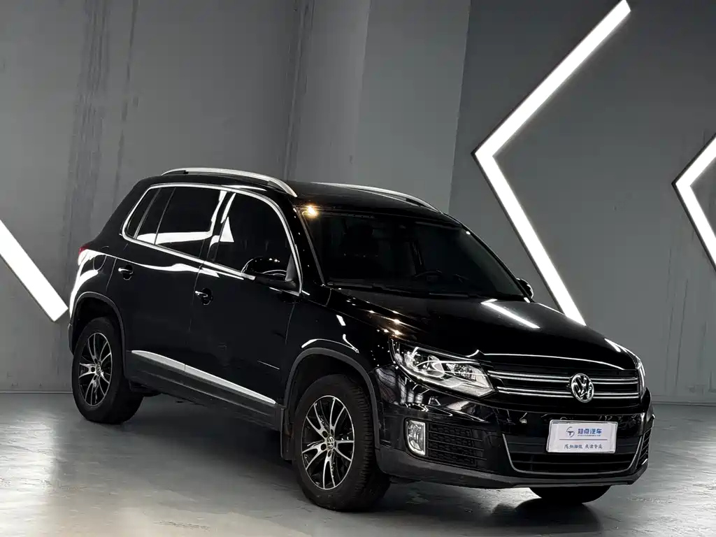 VOLKSWAGEN TIGUAN 2015