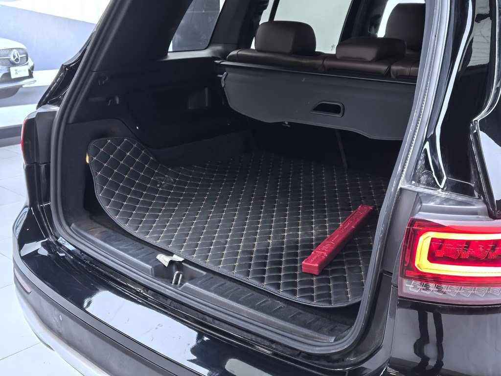 MERCEDES BENZ GLB 2023