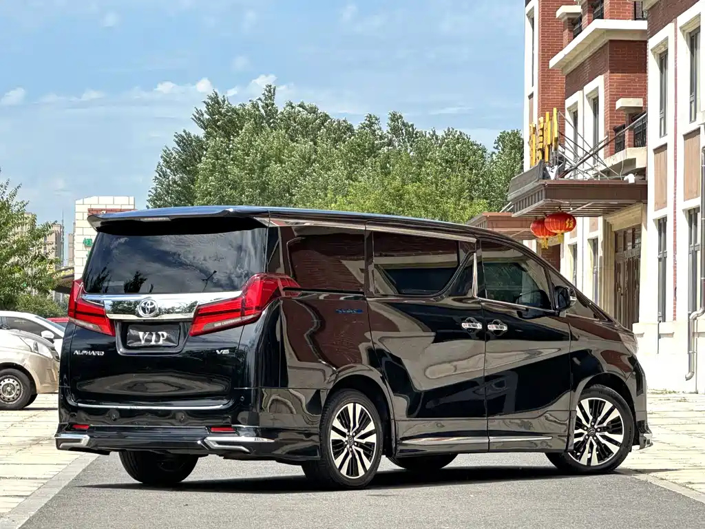 TOYOTA ALPHARD 2018