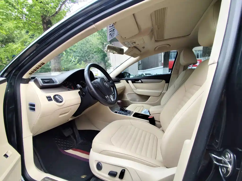 VOLKSWAGEN MAGOTAN 2013