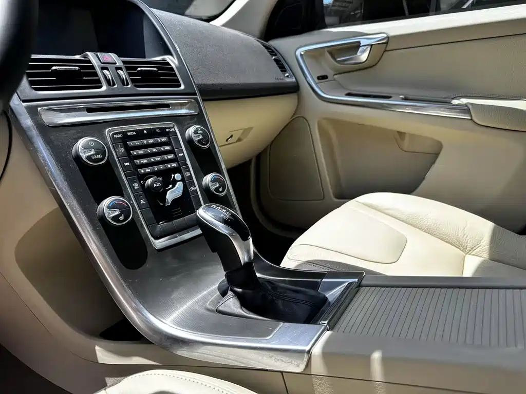 VOLVO XC60 IMPORT 2014