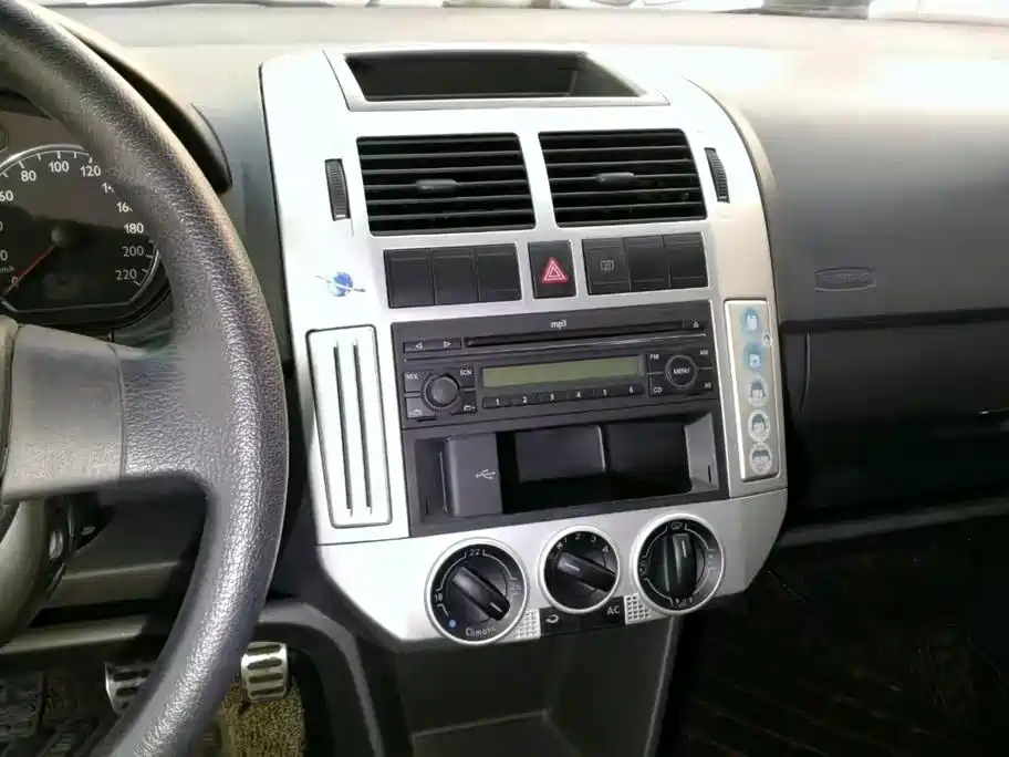 VOLKSWAGEN POLO 2009