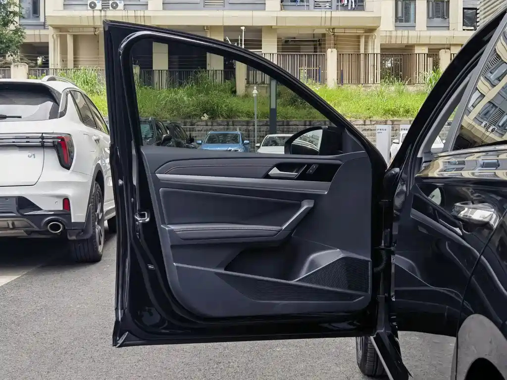 VOLKSWAGEN LAVIDA 2023