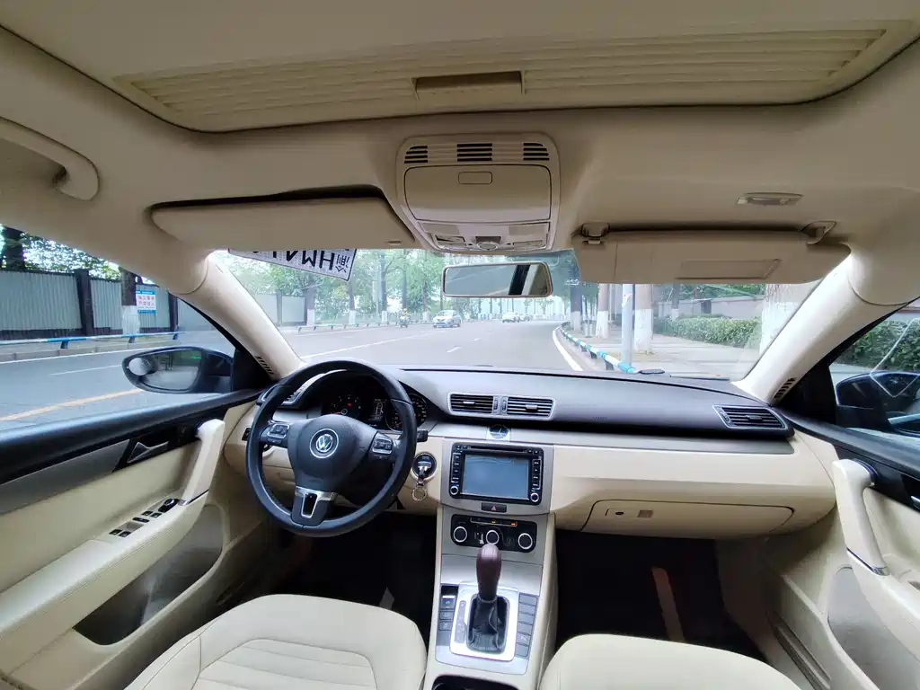 VOLKSWAGEN MAGOTAN 2013