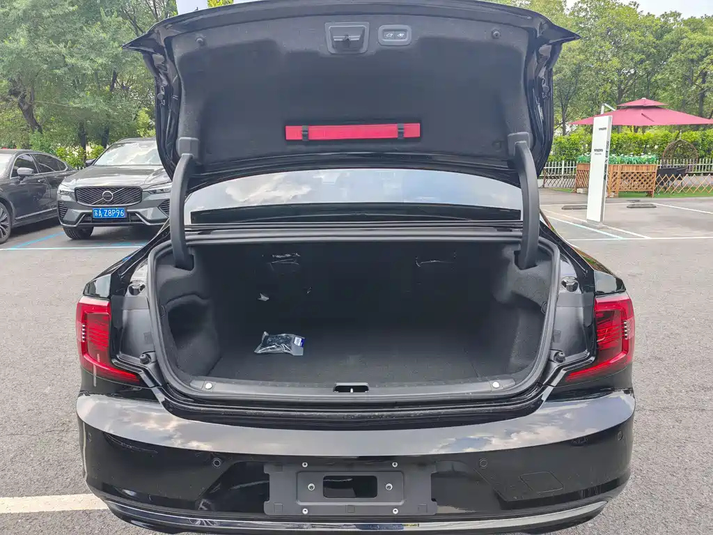 VOLVO S90 2025