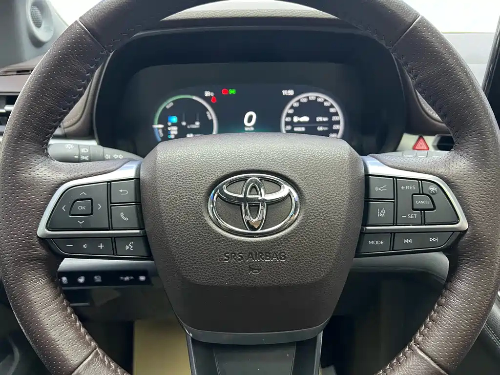 TOYOTA GRANVIA 2023