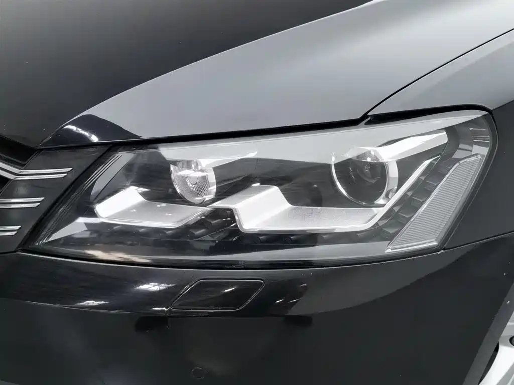 VOLKSWAGEN PASSAT 2014