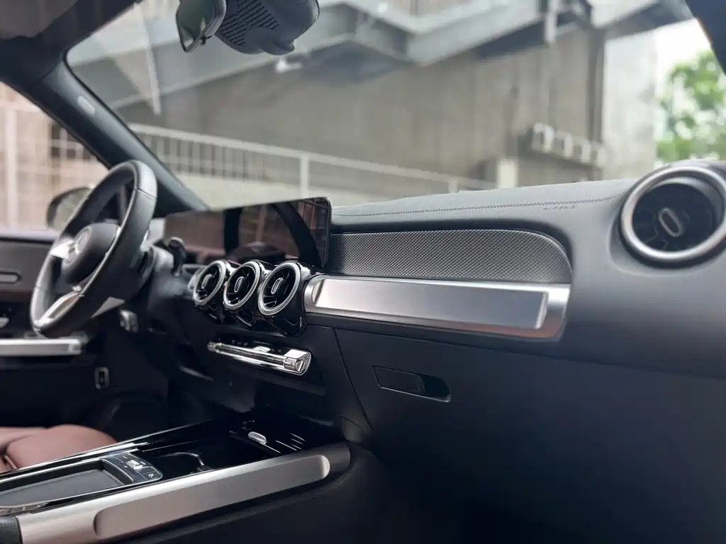 MERCEDES BENZ GLB 2024