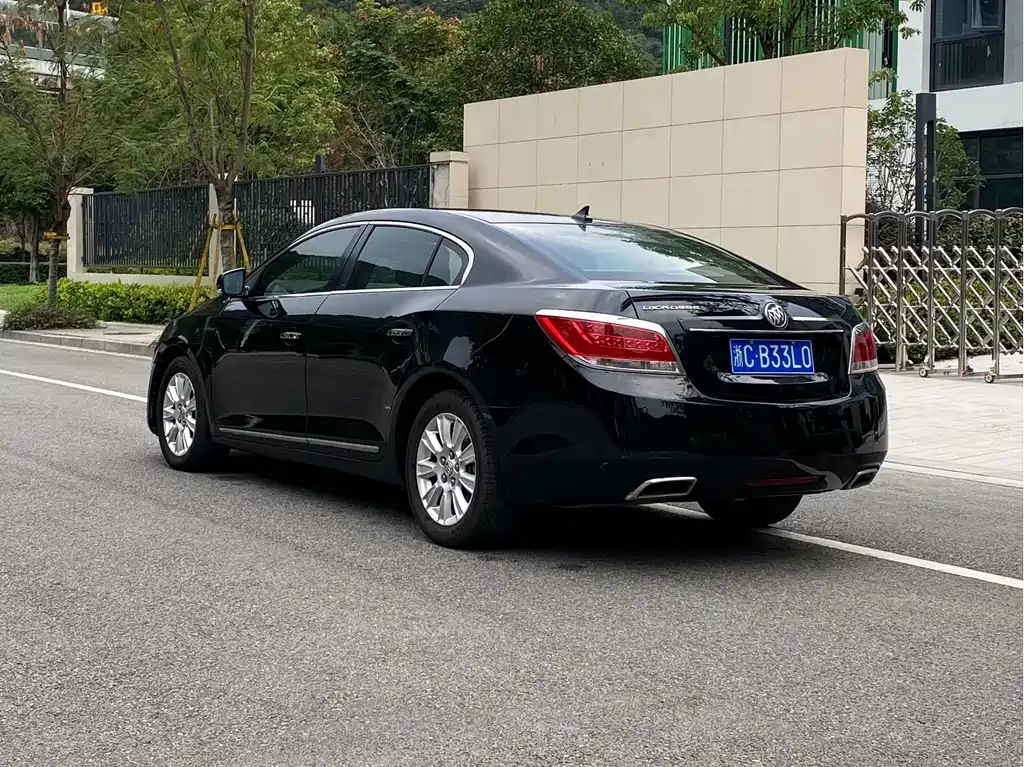 BUICK LACROSSE 2011