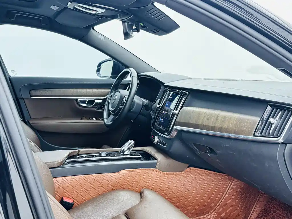 VOLVO S90 2022