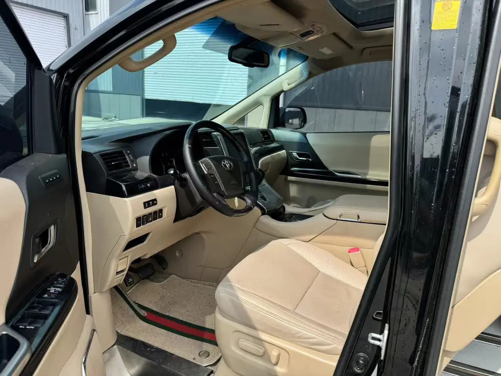 TOYOTA ALPHARD 2011