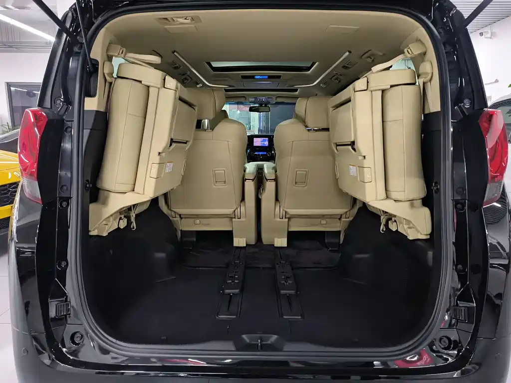 TOYOTA ALPHARD 2017