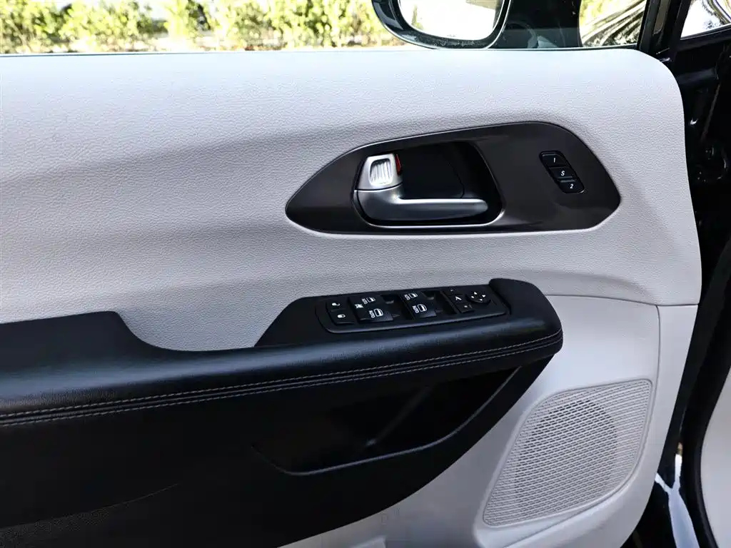 CHRYSLER OTHER 2018