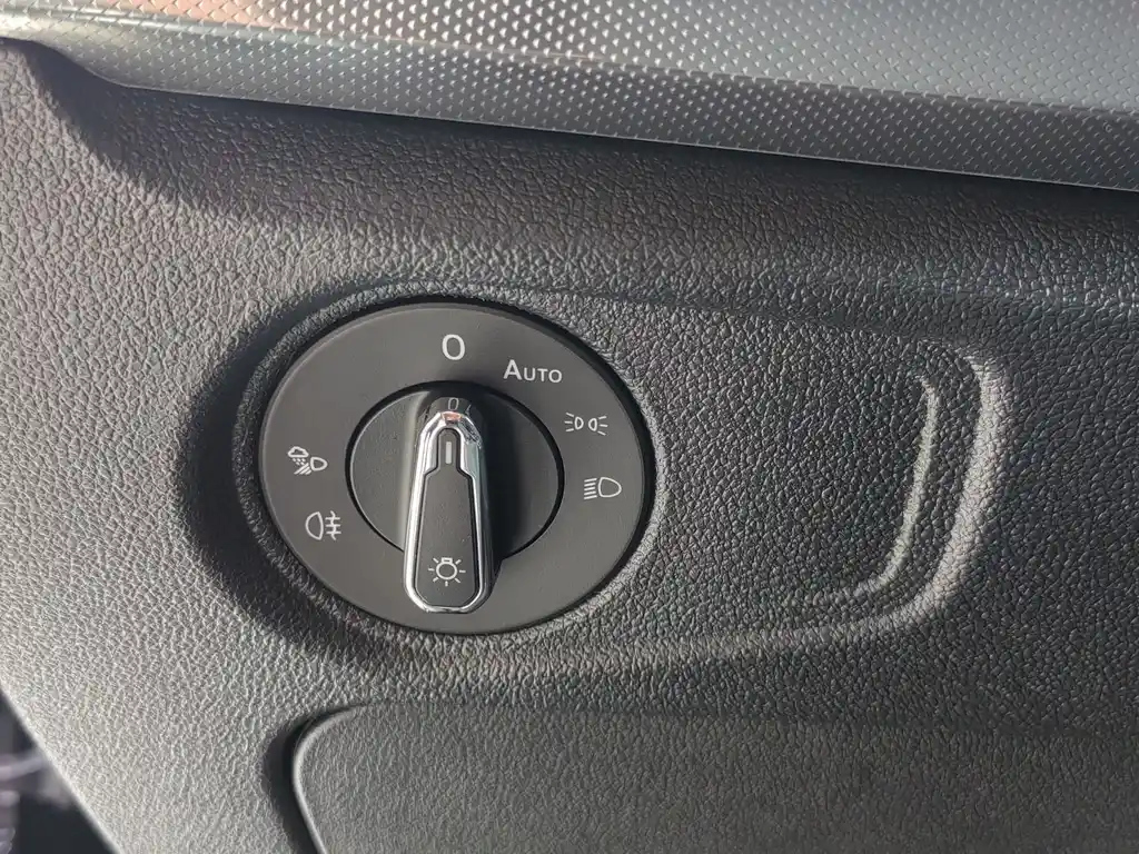 VOLKSWAGEN PASSAT 2024