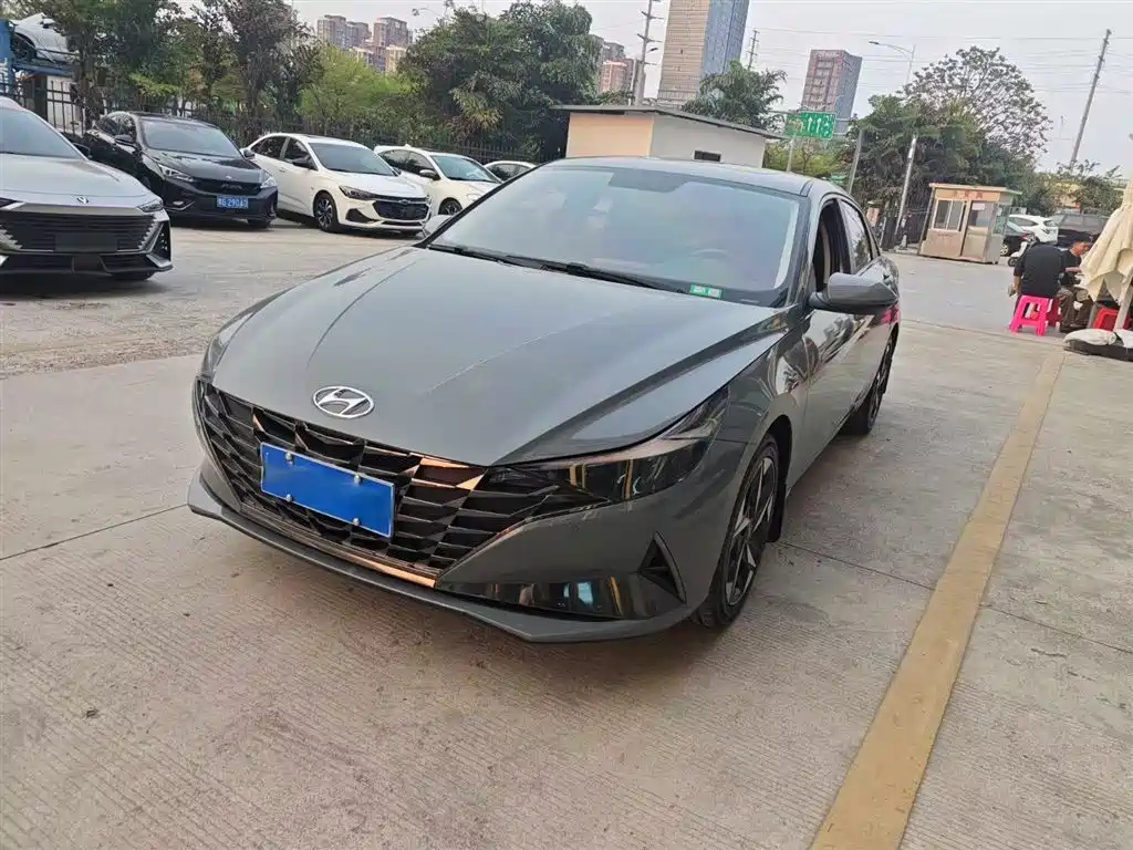 HYUNDAI ELANTRA
