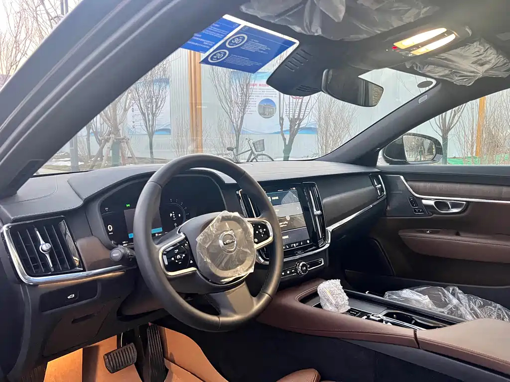 VOLVO S90 2023