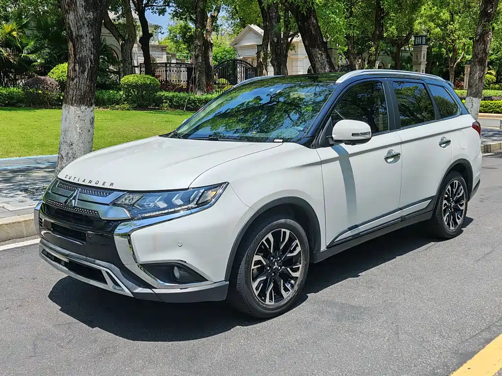 MITSUBISHI OUTLANDER 2020