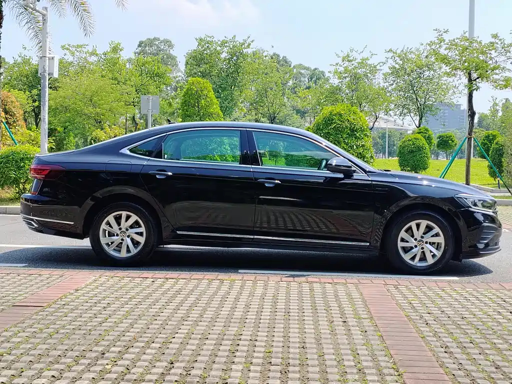 VOLKSWAGEN PASSAT 2022