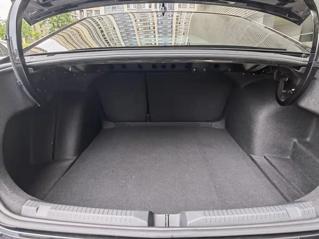 VOLKSWAGEN LAVIDA 2023