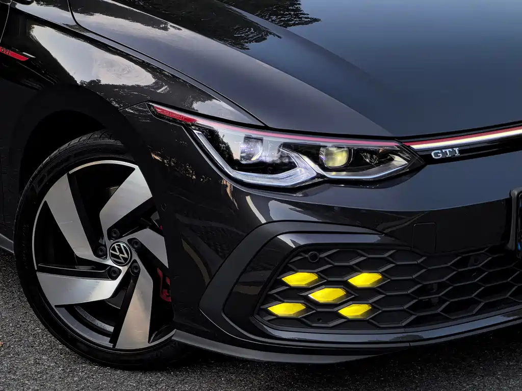 VOLKSWAGEN GOLF GTI 2023